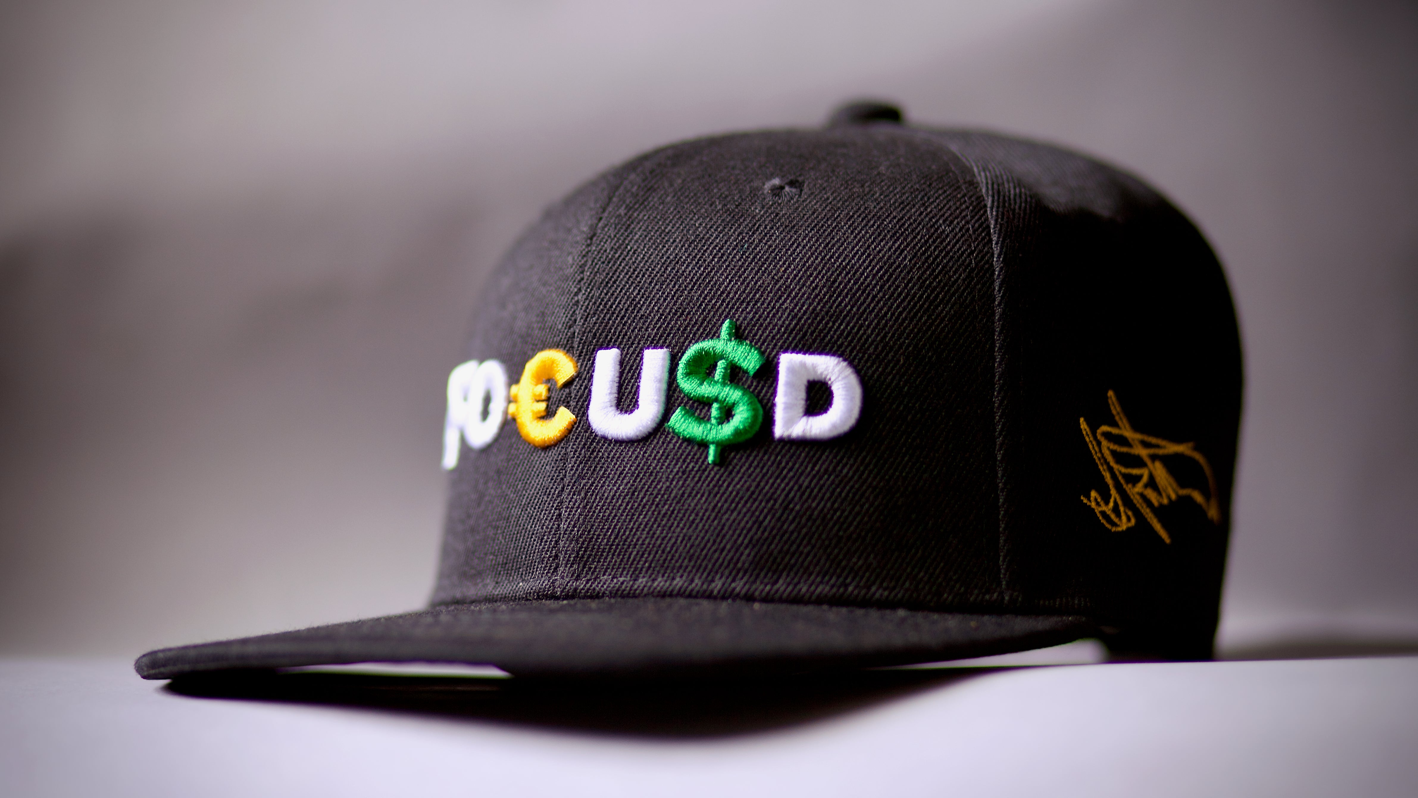 Black and white cap – Focusd/University